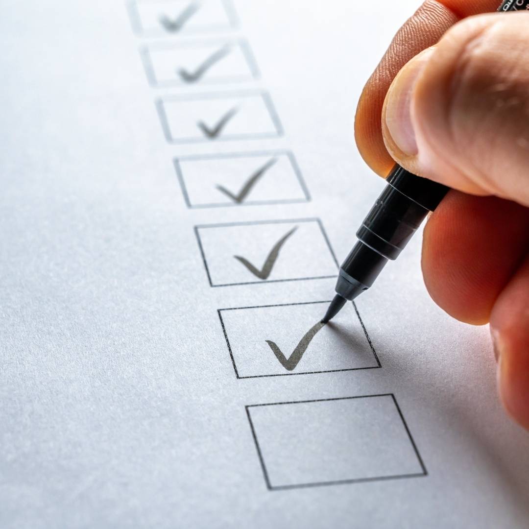 Studia biznesowe we Włoszech to rozwiązanie, które łączy jakość akademicką, bardzo przystępne koszty i wysoką wartość doświadczenia międzynarodowego.  Z perspektywy strategicznej jest to wybór szczególnie atrakcyjny dla osób myślących długofalowo o karierze w środowisku międzynarodowym. Studia biznesowe we Włoszech oferują realne kompetencje, sieci kontaktów i zrozumienie globalnego kontekstu biznesowego.  Dla wielu studentów są one punktem wyjścia do pracy w Europie lub poza nią.  Analizując wszystkie czynniki, studia biznesowe we Włoszech stanowią jedną z najbardziej racjonalnych i przyszłościowych decyzji edukacyjnych w Europie. Z wielu powodów warto studiować biznes we Włoszech - zarówno ze względu na wysoką jakość edukacji, jak i szerokie perspektywy zawodowe po ukończeniu studiów.